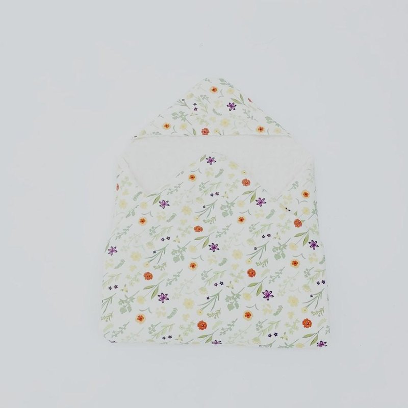 Little Love Little Love Poppy Travel Blanket 3 Point