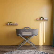 Snuz Snuz Baskit Dark Grey  & Dove/Pine Stand Set