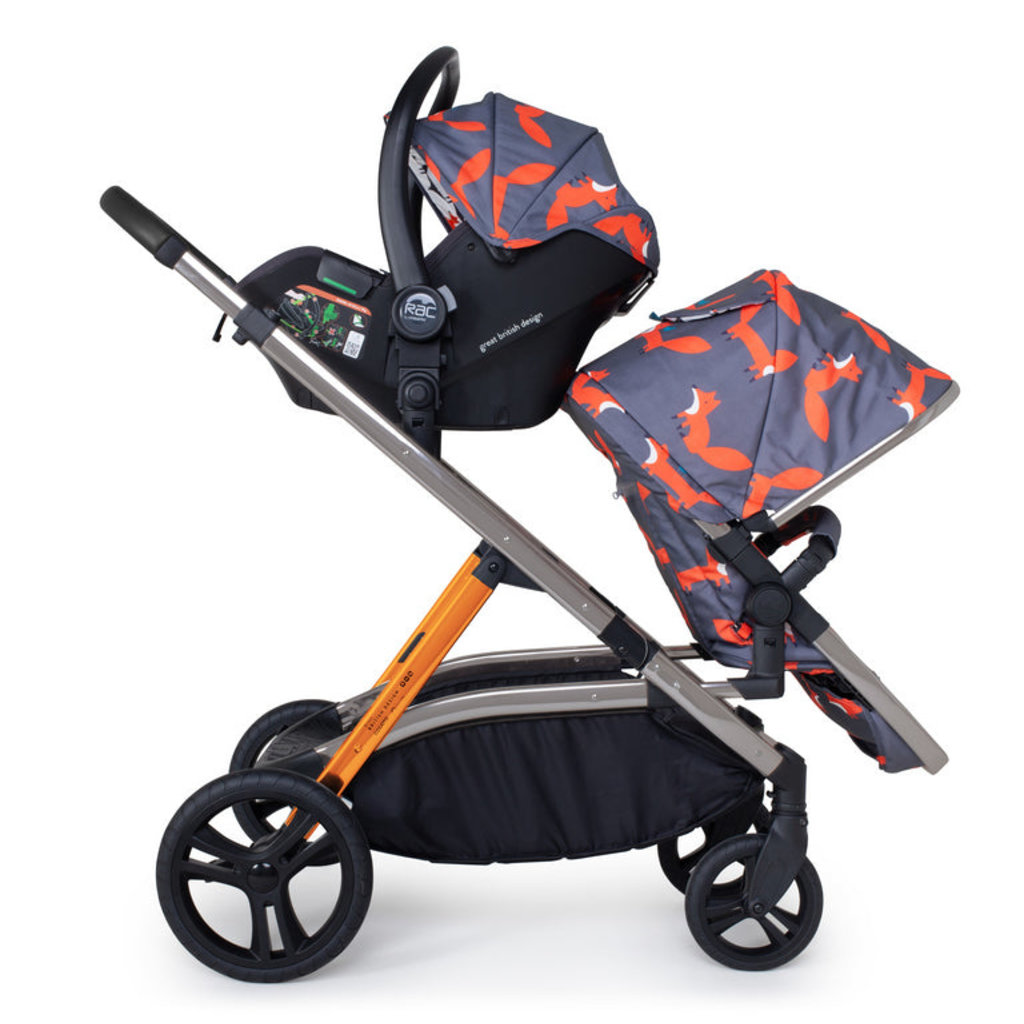 Cosatto Cosatto Wow XL Car Seat and i-Size Base Bundle- Charcoal Mister Fox