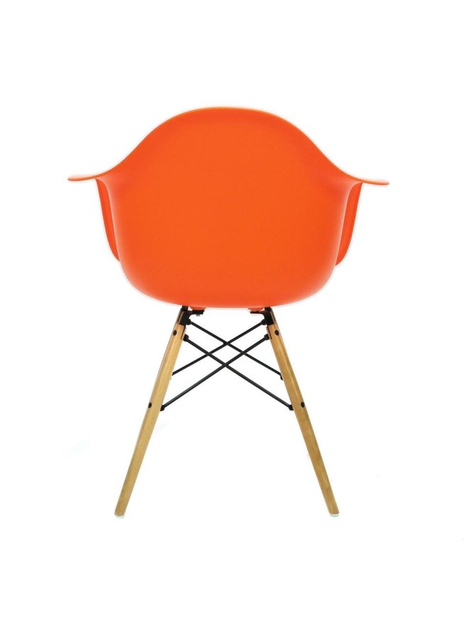 Eames chair oranje