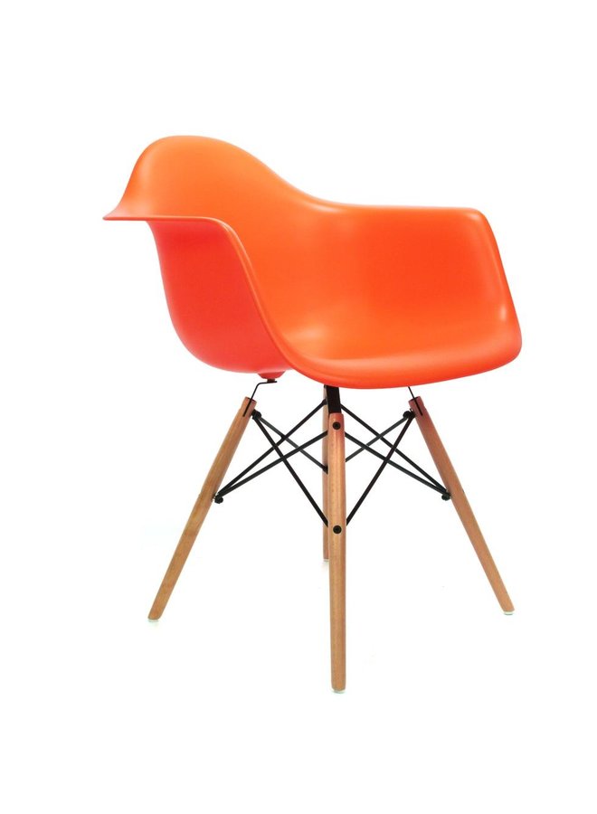 Eames chair oranje