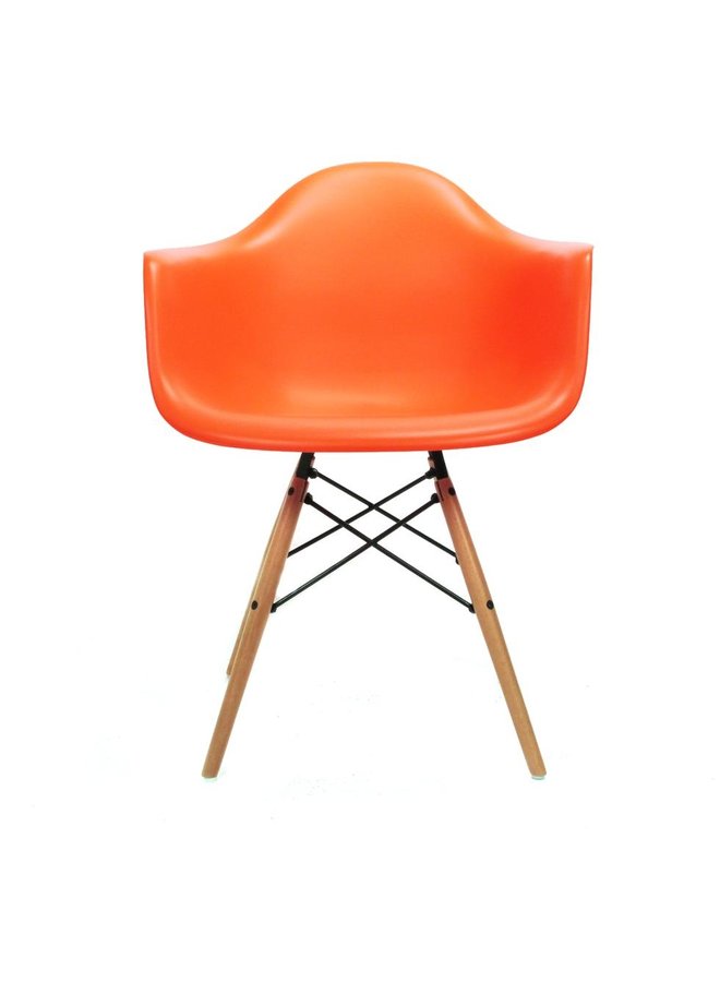 Eames chair oranje