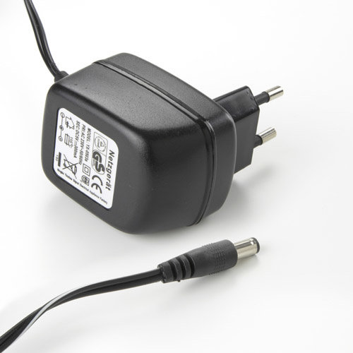 External mains adapter 100-240 Vac / Vdc (50 / 60Hz)