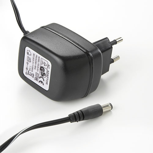 External mains adapter 100-240 V.