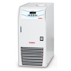 Enfriador de recirculación serie F, 20 °C: 250 W 10 °C: 220 W 5 °C: 210 W 0 °C: 180 W, F250