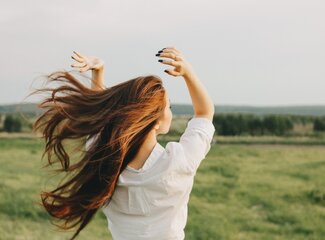 Vitamine für die Haare: Warum ein gutes Shampoo nicht ausreicht für gesunde Haare