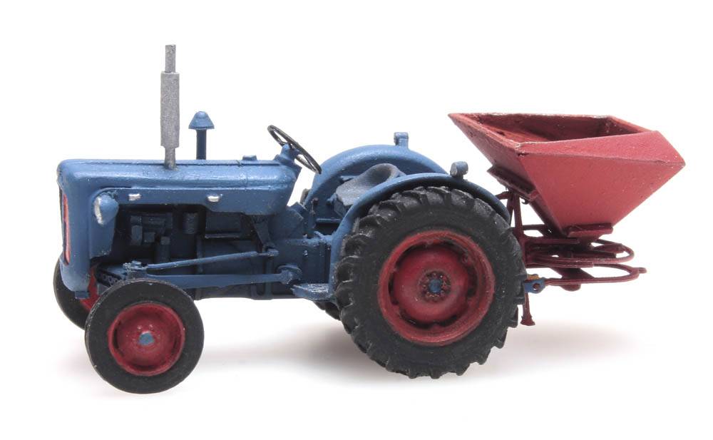 Traktor Fordson met kunstmeststrooier