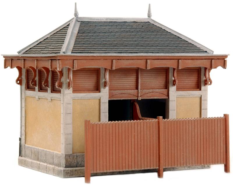 French restroom facility and railroad equipment hut, 1:87, resin kit, unpainted