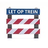 Zäune Bahnübergang mit Schild "LET OP"