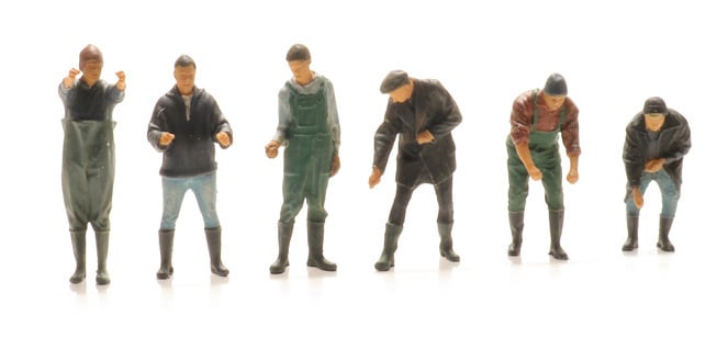 Seeleute im Hafen, unbemalt