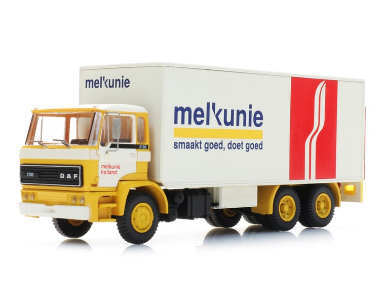 DAF tilt-cab 1982, tandem-axle, box van, Melkunie