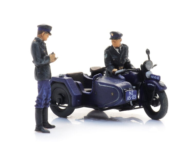 Dutch police motorcycle with sidecar + 2 figures