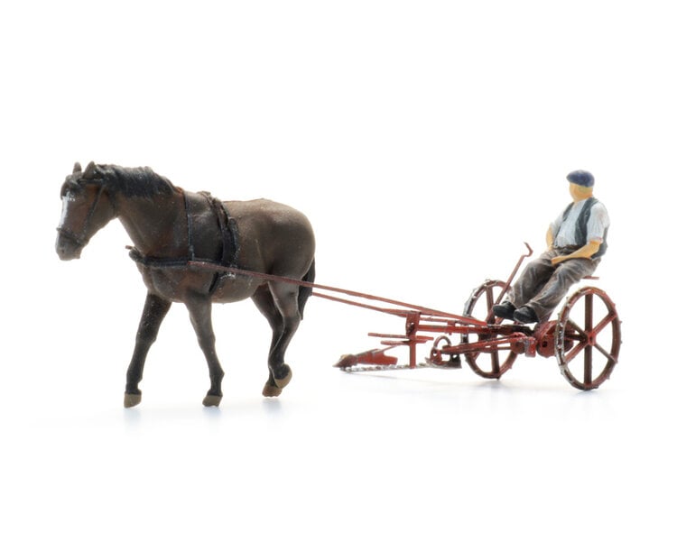 Mower bar with horse + figure