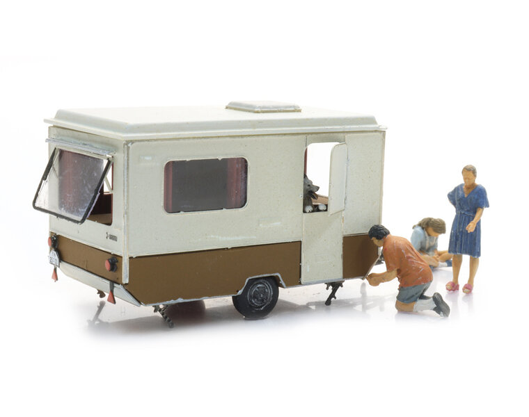 DDR Wohnwagen 'Bastei' auf dem Campingplatz