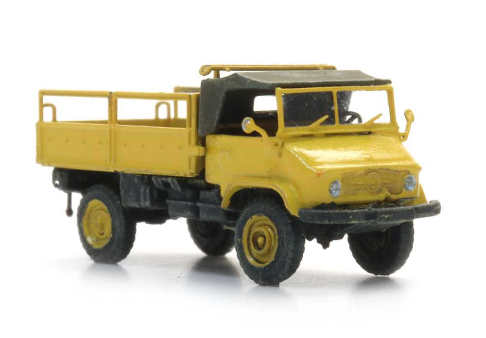 Unimog 404s yellow