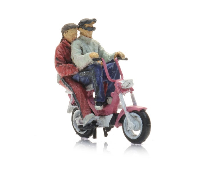 Gilera Citta moped with figures
