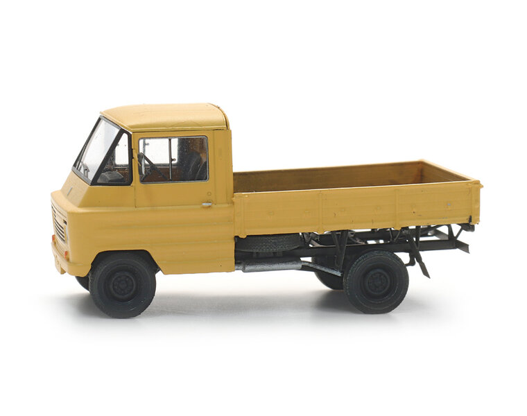 Zuk A11 Pritschenwagen gelb
