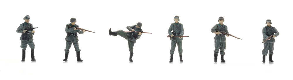 WM-Infanterie durchbricht Tür