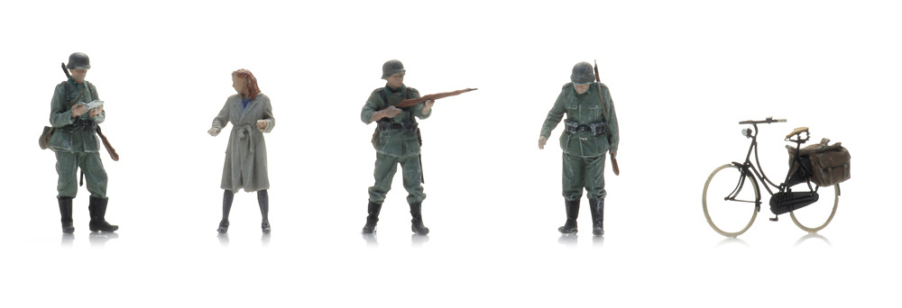 WM Checkpoint + Frau auf dem Fahrrad