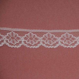 Kant wit Middelgroot bloemetje (per meter)