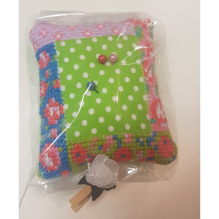 Speldenkussen rechthoekig geborduurd