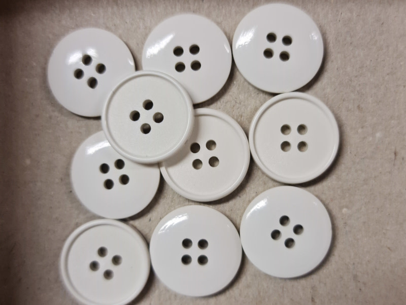 Knopen creme wit 4gat 15mm