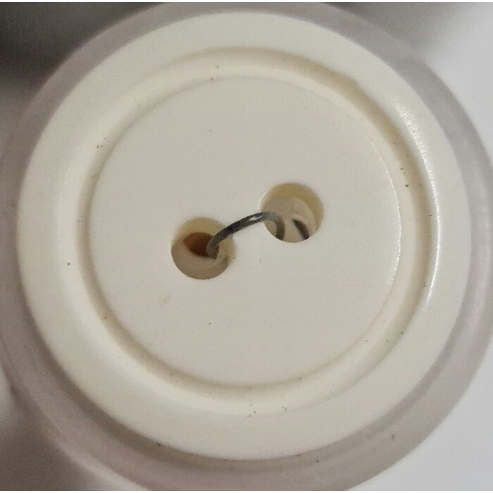 Knopen gebroken wit met randje 21mm 2 gaats