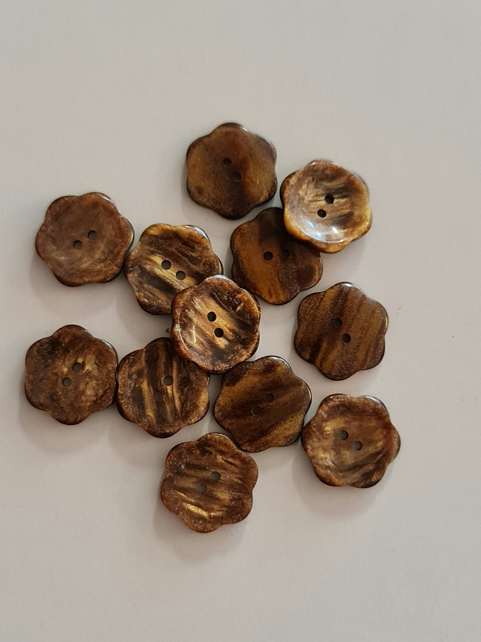 Knopen 20mm bruin bloem glitter glans 2 gaats knoop