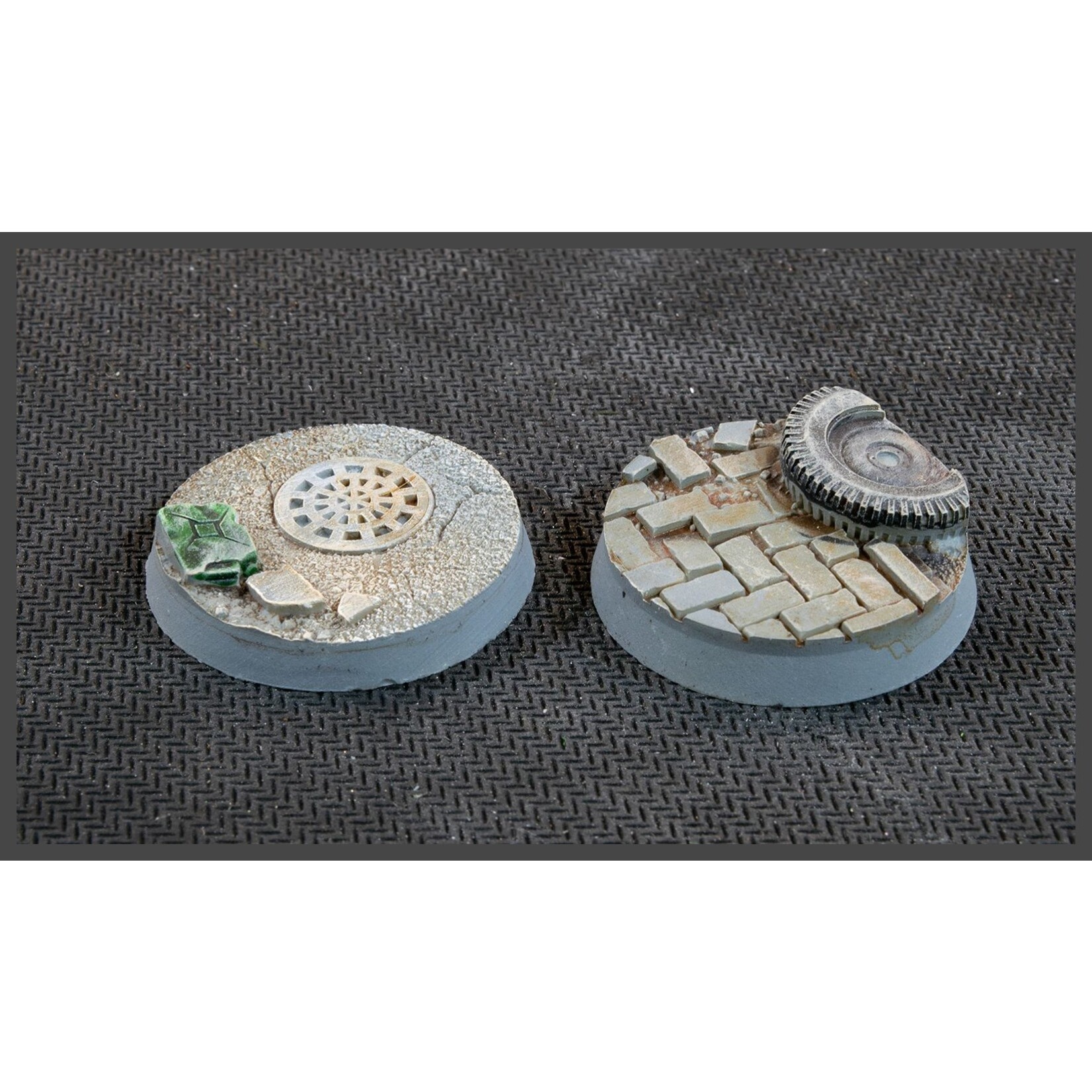 Gamers Grass Urban Warfare Bases Pre-Painted (8x 32mm Round)