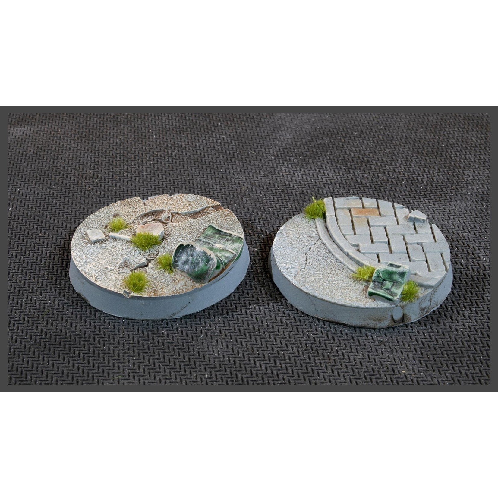 Gamers Grass Urban Warfare Bases Pre-Painted (5x 40mm Round)