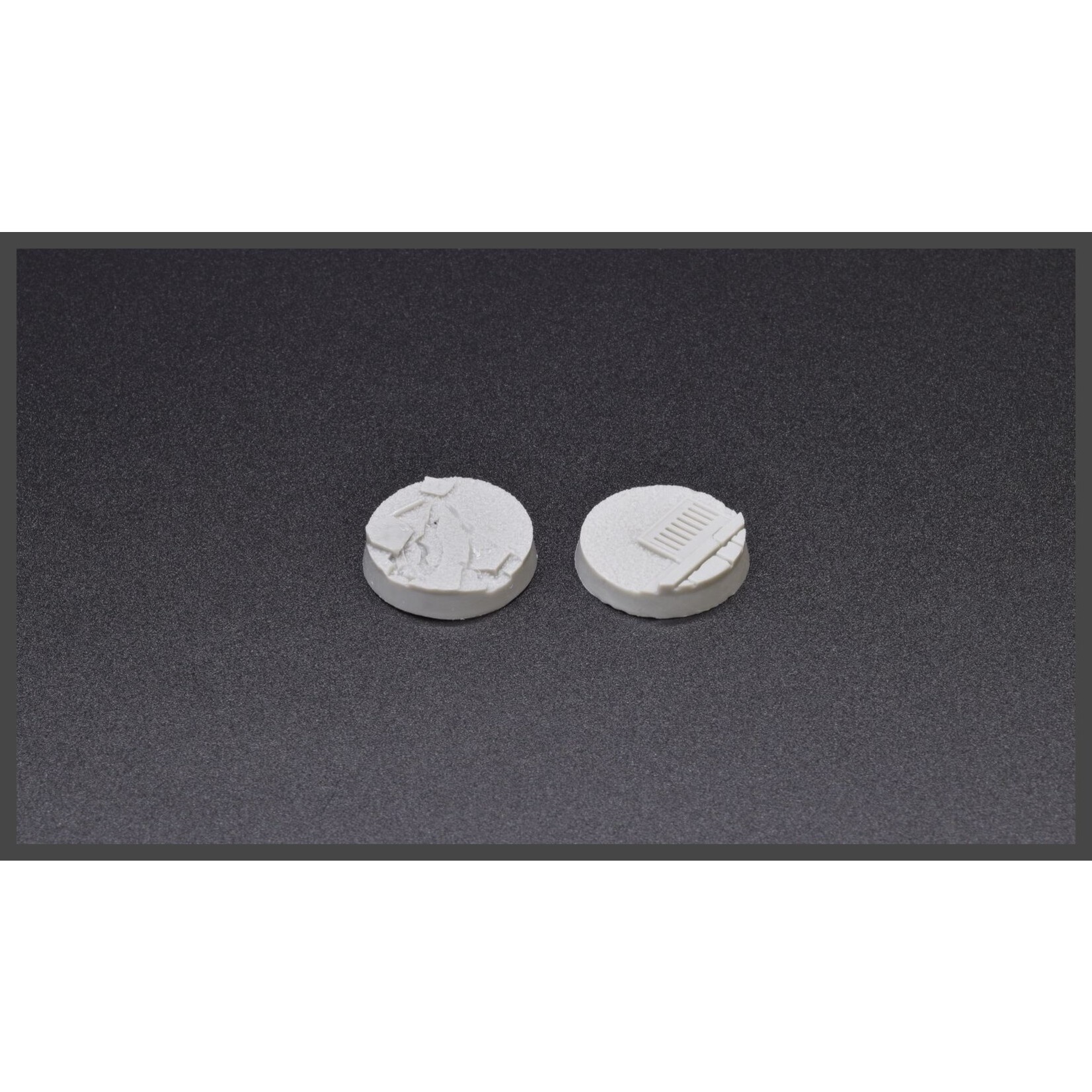 Gamers Grass Urban Warfare Resin Bases Unpainted (10x 25mm Round) **