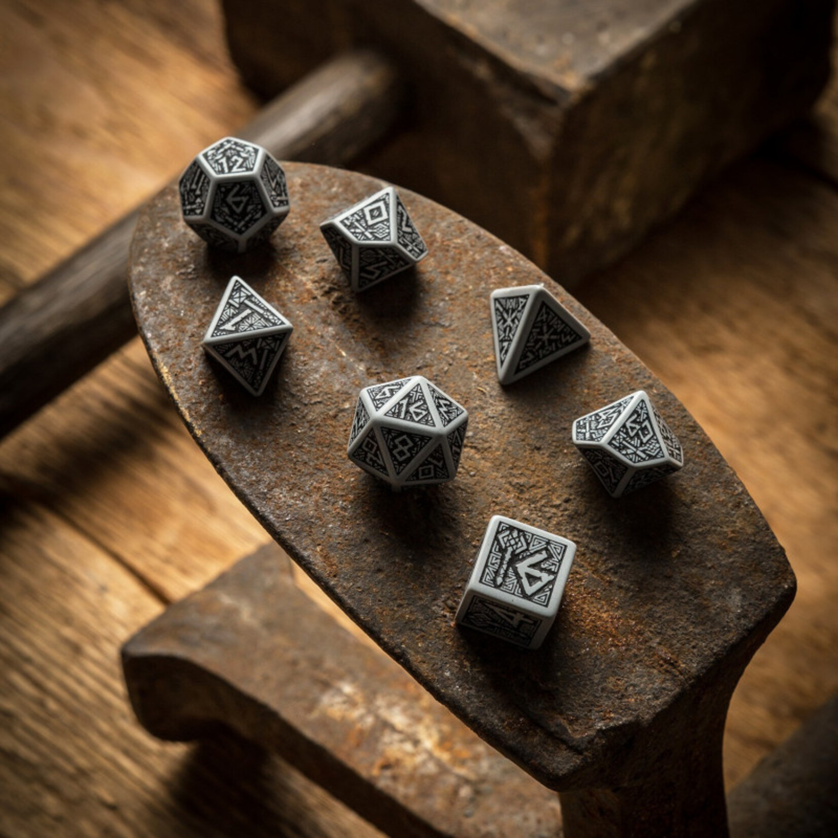 Q-Workshop Dwarven Dice Set - Gray & Black