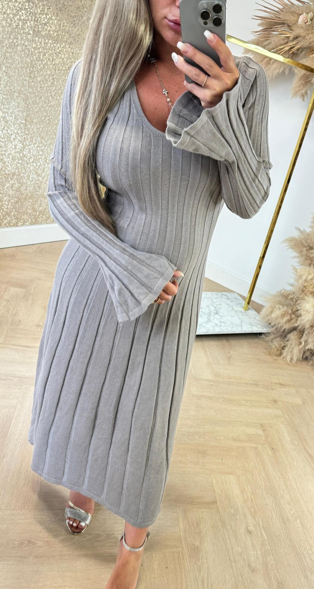 FLAIR MOUW RIB V DRESS TAUPE