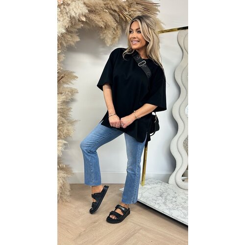 BASIC OVERSIZED TEE BLACK BASIC OVERSIZED TEE BLACK