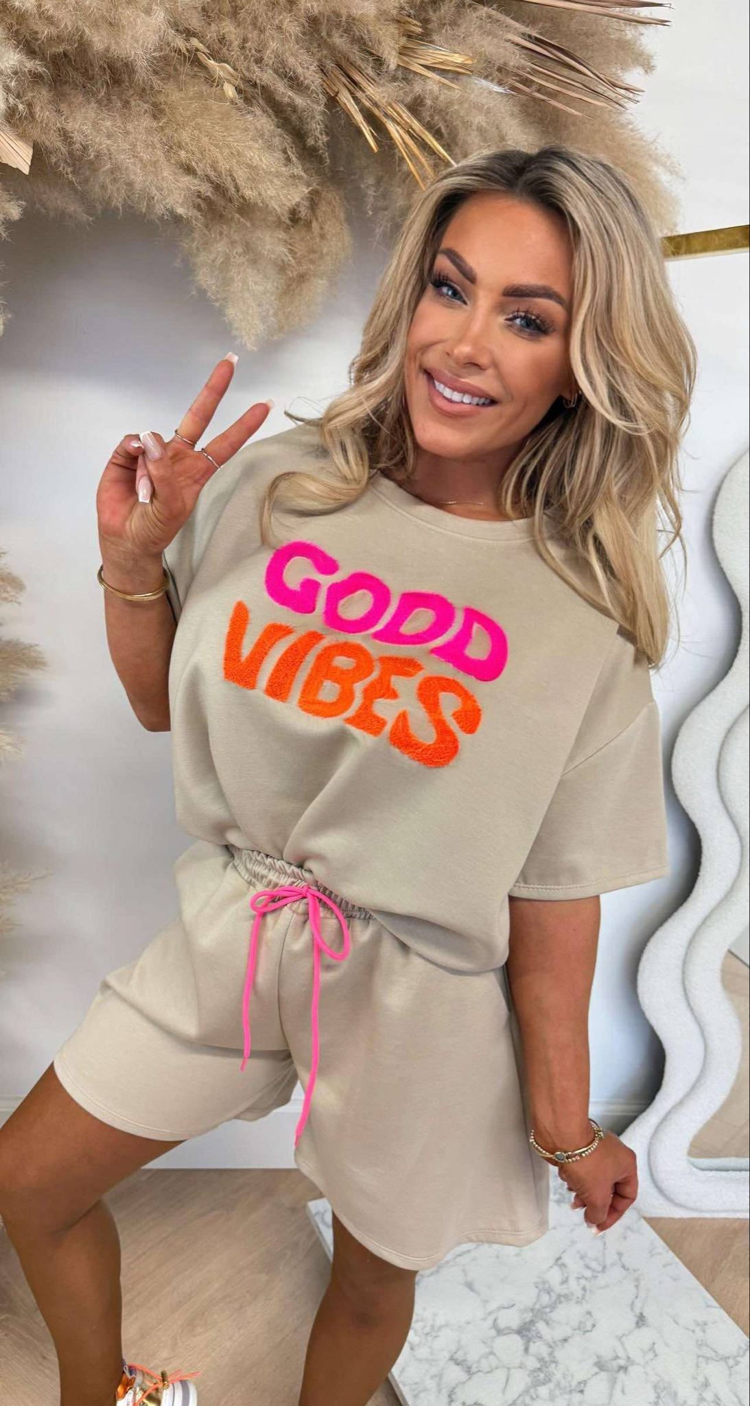 GOOD VIBES SET BEIGE