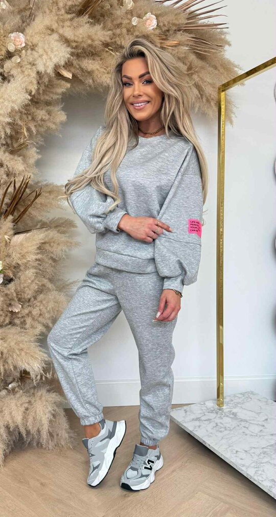 SO PERFECT EMBLEEM SET GREY