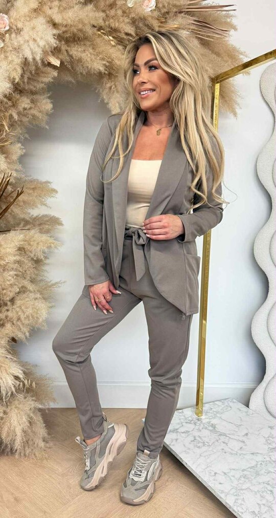 CLASSY SUIT TAUPE