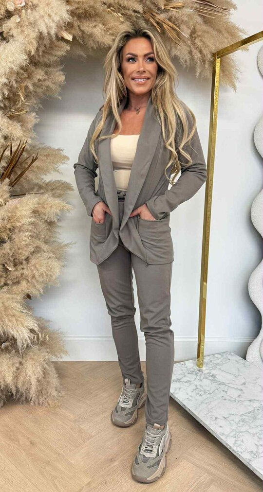 CLASSY SUIT TAUPE