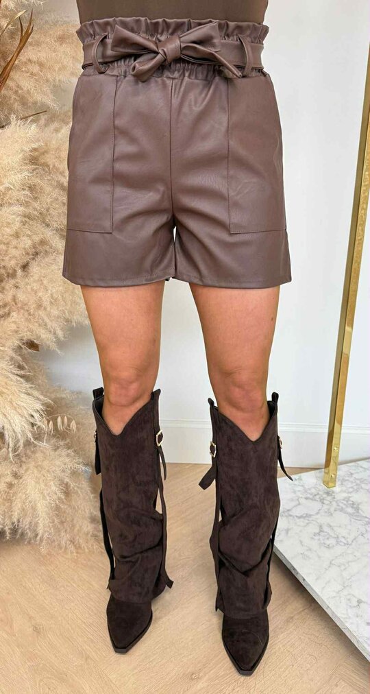 BOW LEATHER LOOK SHORT CHOCO