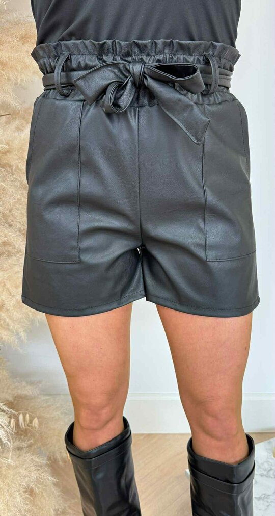 BOW LEATHER LOOK SHORT BLACK