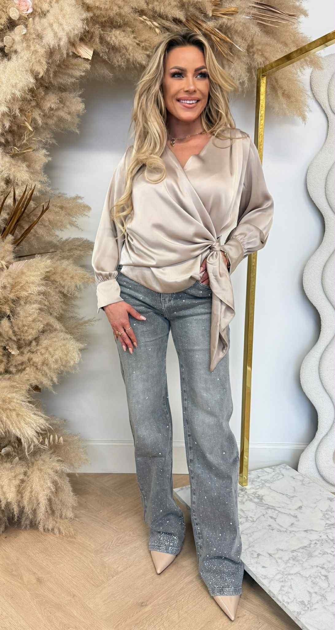 SATIN OMSLAG BLOUSE BEIGE SATIN OMSLAG BLOUSE BEIGE
