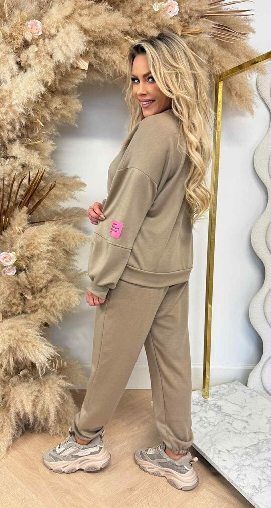 SO PERFECT EMBLEEM SET TAUPE SO PERFECT EMBLEEM SET TAUPE