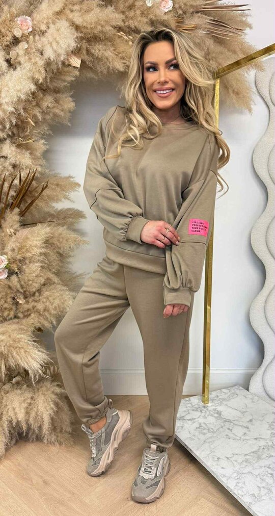 SO PERFECT EMBLEEM SET TAUPE SO PERFECT EMBLEEM SET TAUPE