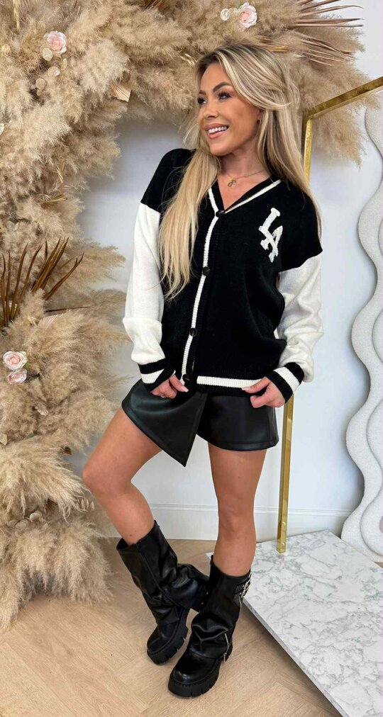 LA KNITTED VEST/SWEAT 230803 BLACK/BEIGE LA KNITTED VEST/SWEAT 230803 BLACK/BEIGE