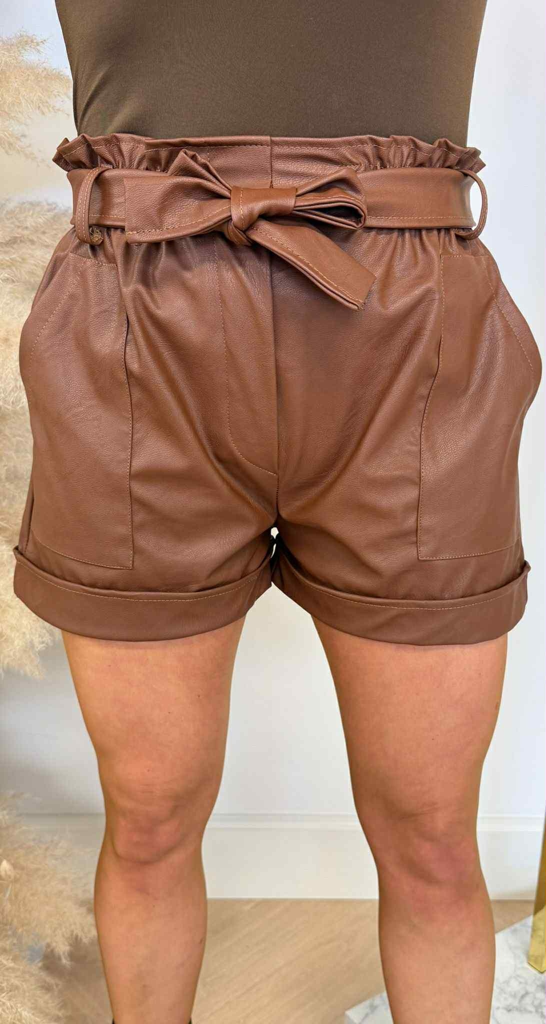 VIENNA LEATHER LOOK SHORT BROWN