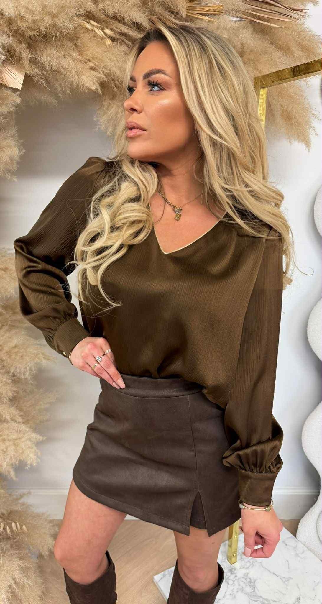SATIN V GOLDY TOP 696 CHOCO SATIN V GOLDY TOP 696 CHOCO