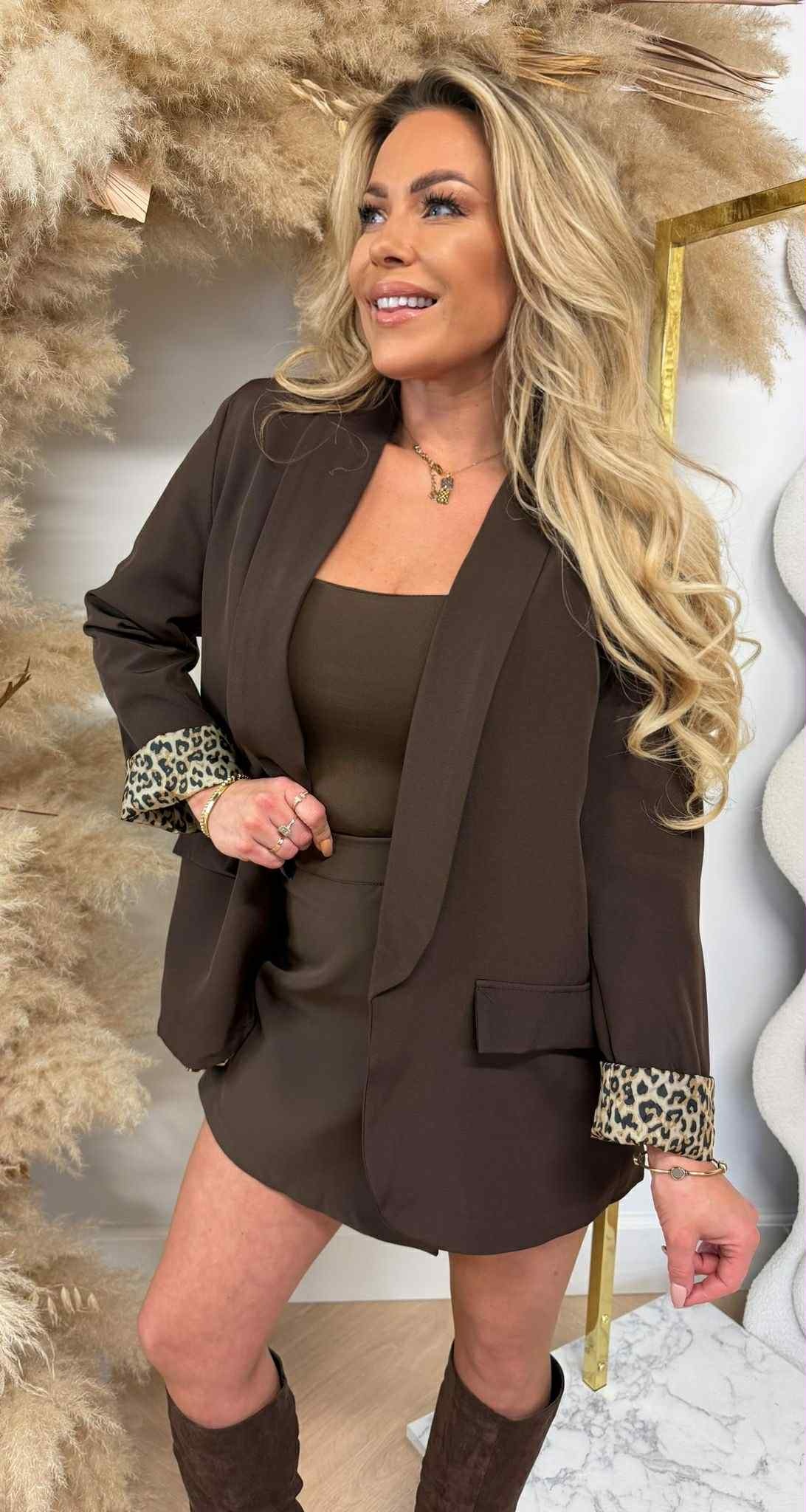 TRENDY OMSLAG MOUW LEOPARD BLAZER CHOCO