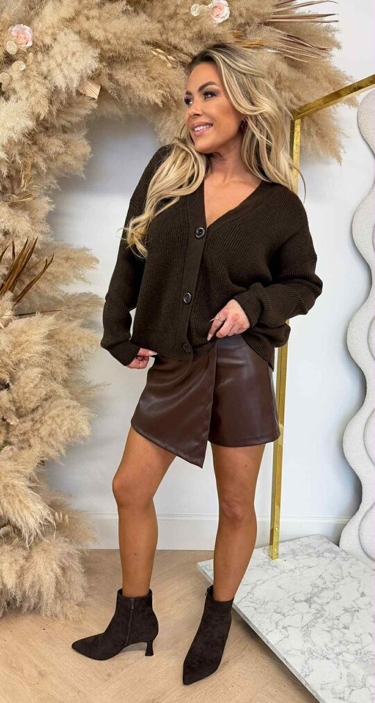 KNITTED KNOOP VEST/SWEAT 8832 CHOCO KNITTED KNOOP VEST/SWEAT 8832 CHOCO