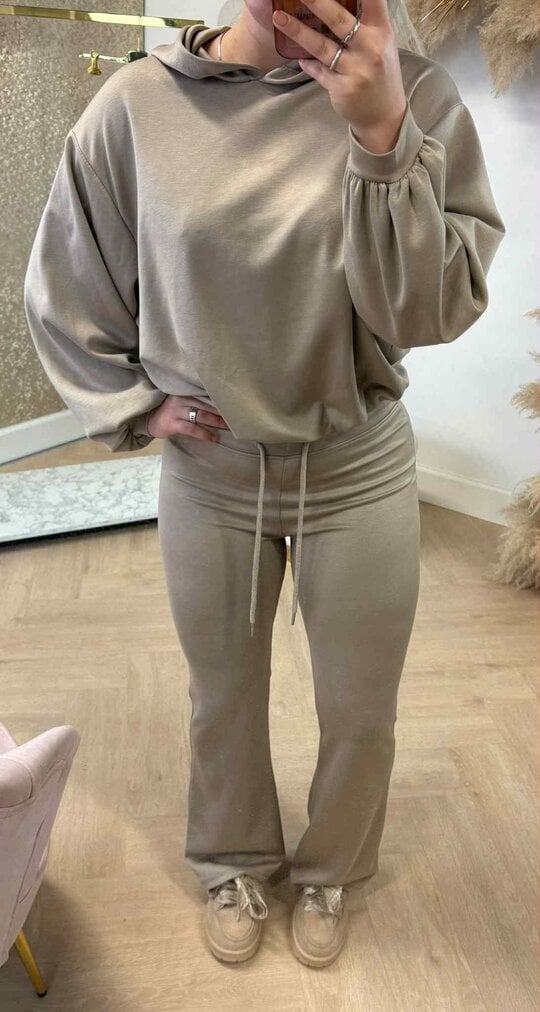 MUSTHAVE PUFFER FLARED SET BEIGE MUSTHAVE PUFFER FLARED SET BEIGE