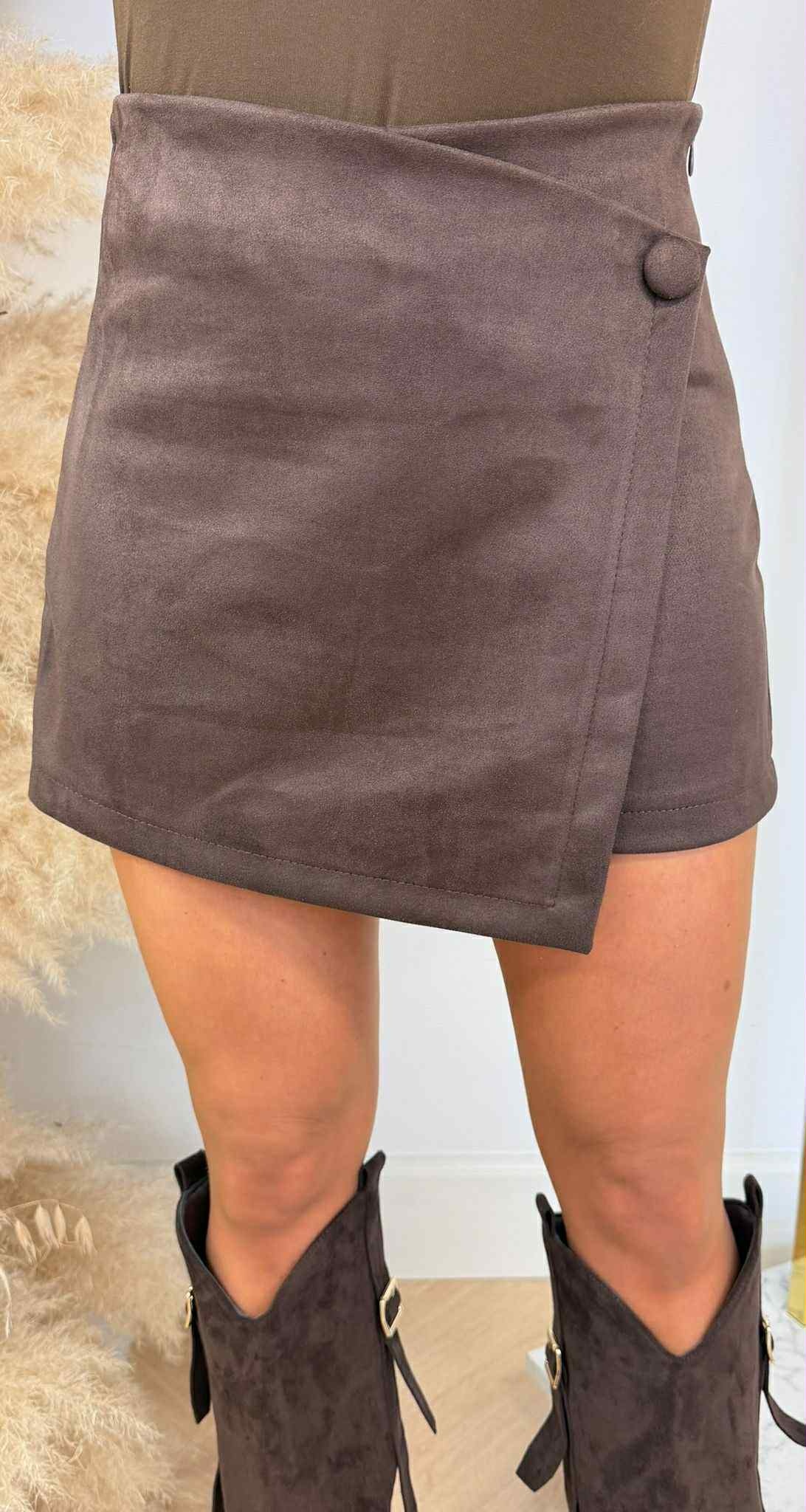 LILLY SUEDE BUTTON SKORT CHOCO LILLY SUEDE BUTTON SKORT CHOCO